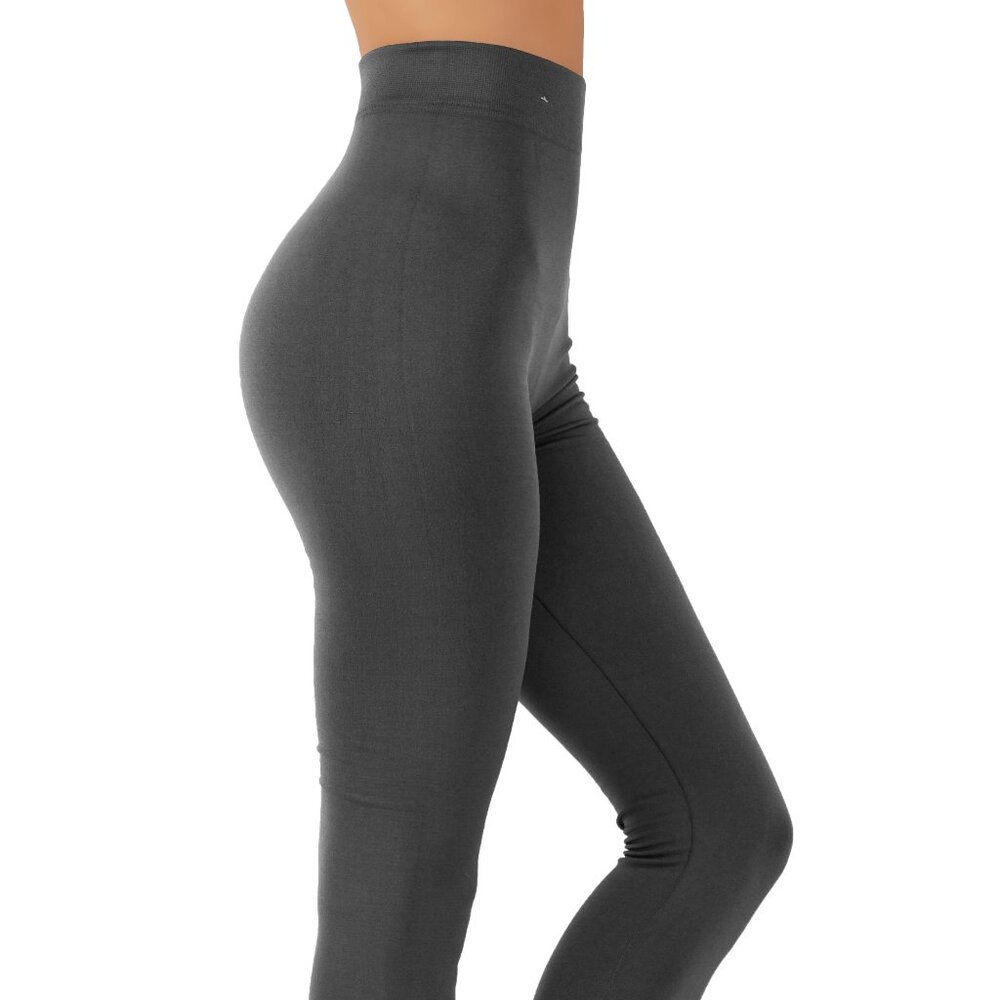 NWT SEAMLESS Form Fitting Soft Fleece Leggings